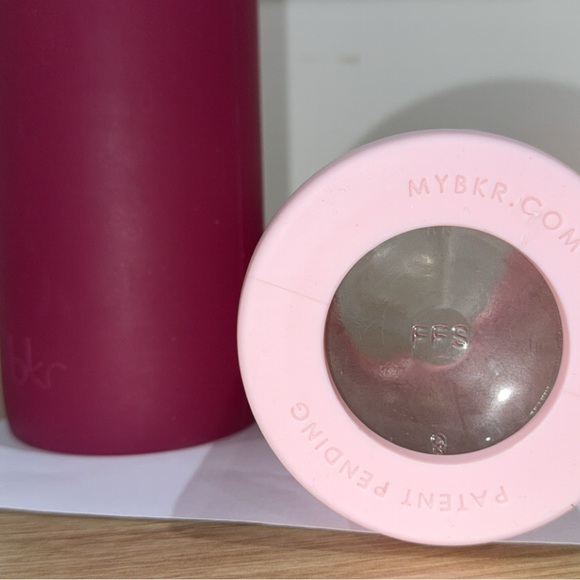 bkr water bottle in Bunny and extra sleeve in Harlow - Picture 2 of 3